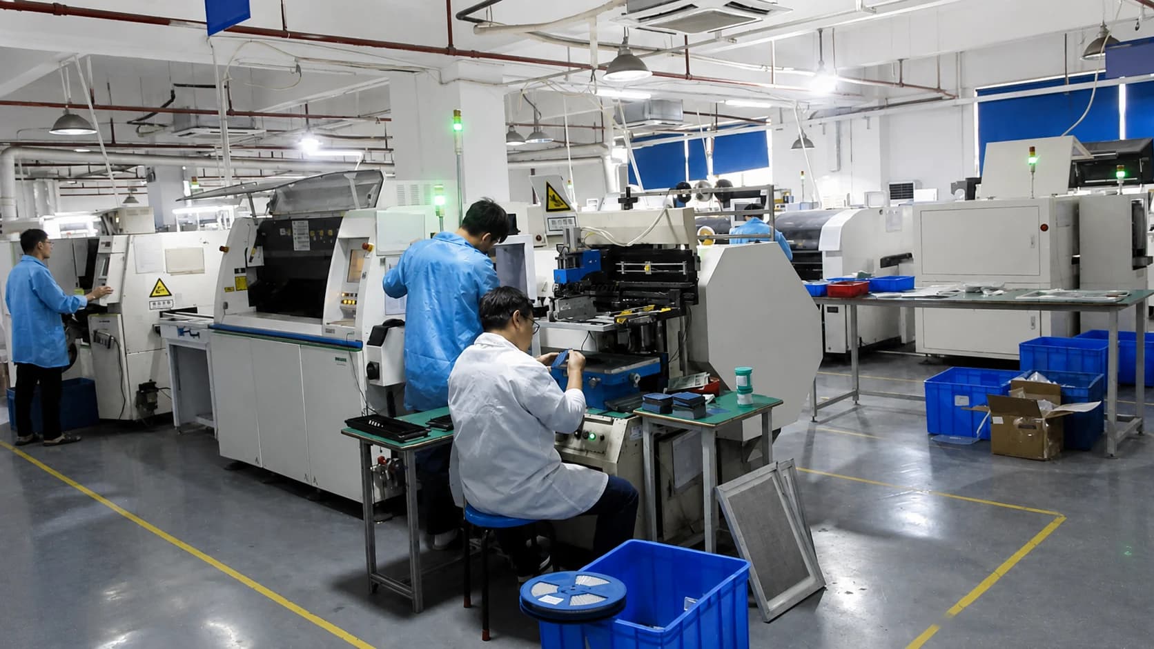 SMT placement machines operating on the TOPTAI partner PCB production line