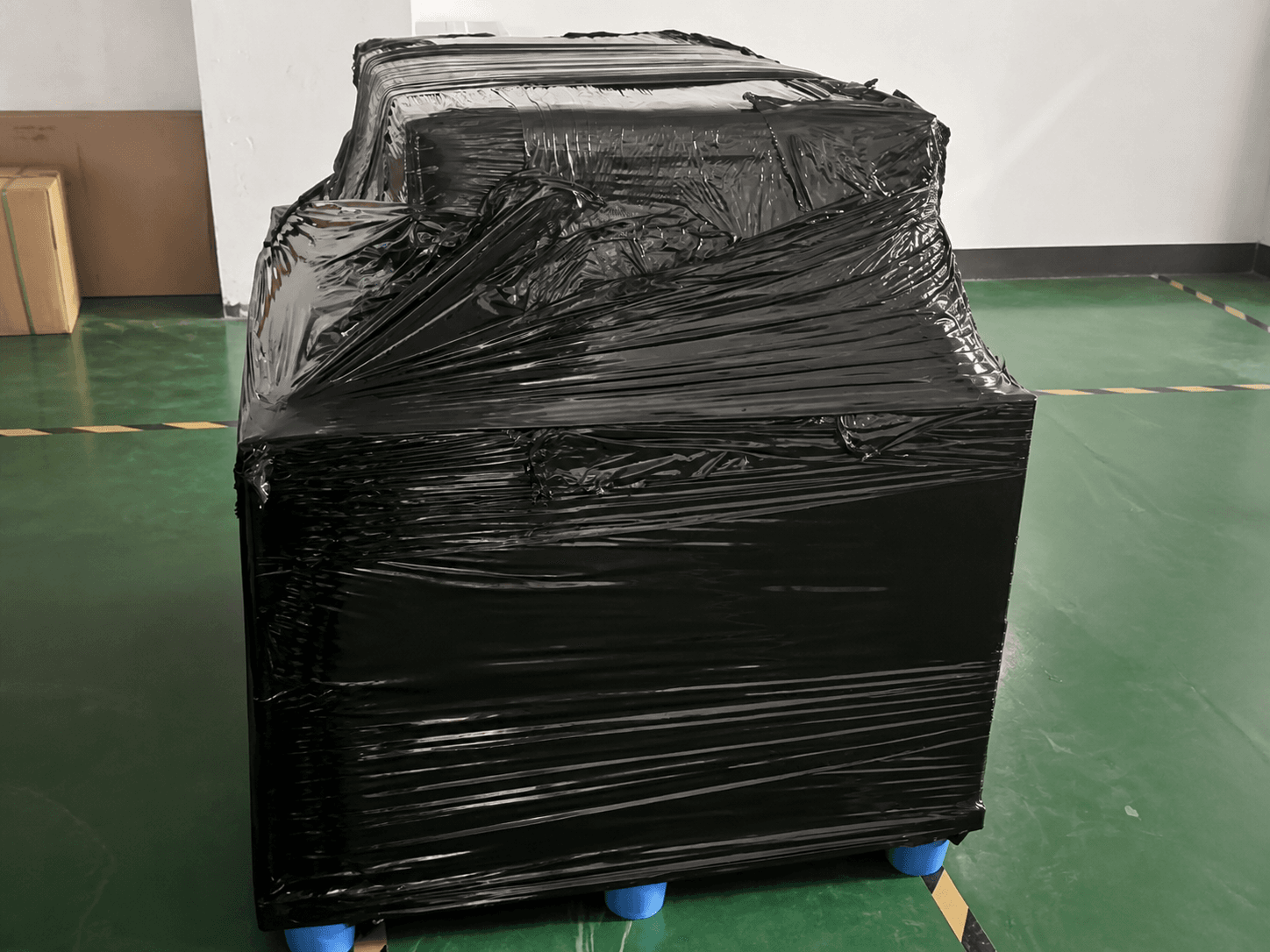 Waterproof wrapping used for a loose-cargo sea shipment